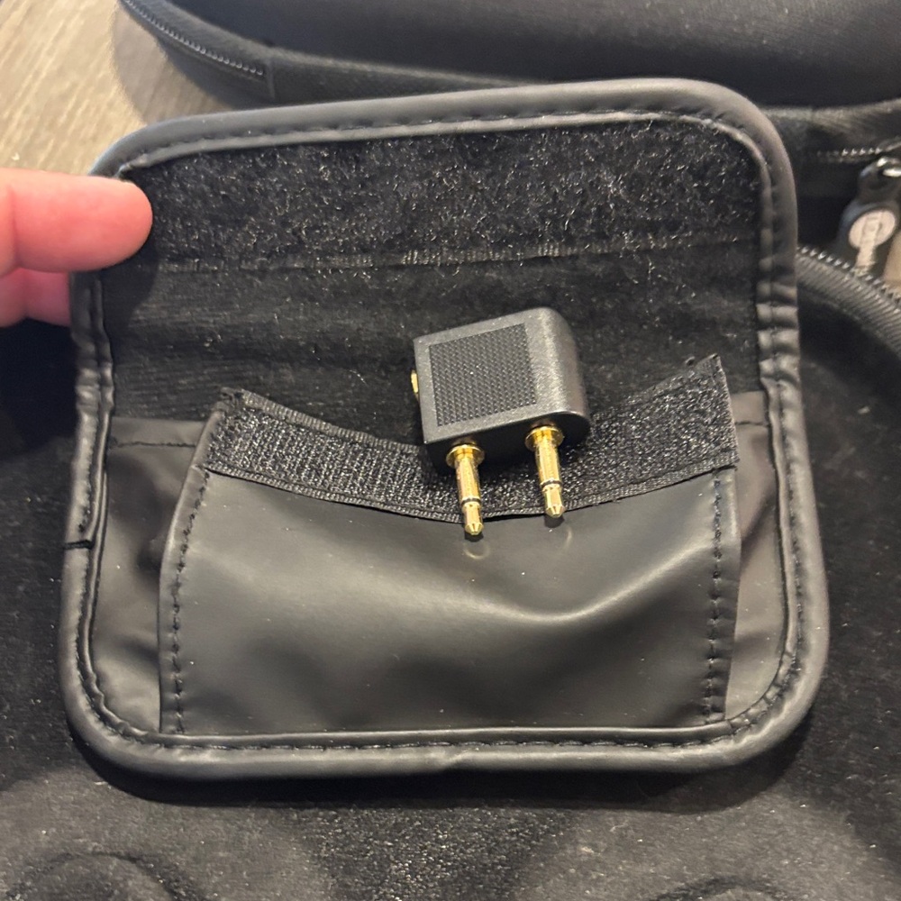 233621 Silver Wireless Headphones with Case - Picture 3 of 5
